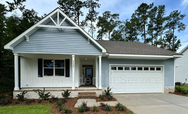 Leland House: 1121 Echo Dr NE