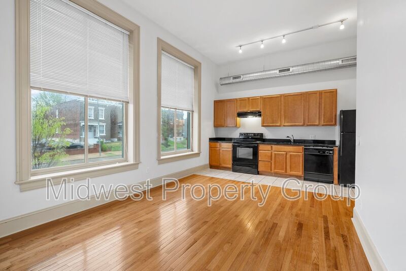 St. Louis House: 4244 Chouteau Avenue