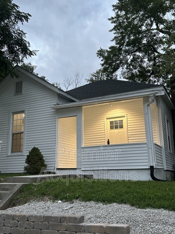 Alton House: 825 Easton St