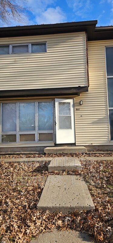 Kansas City House: 911 N 70th Ter