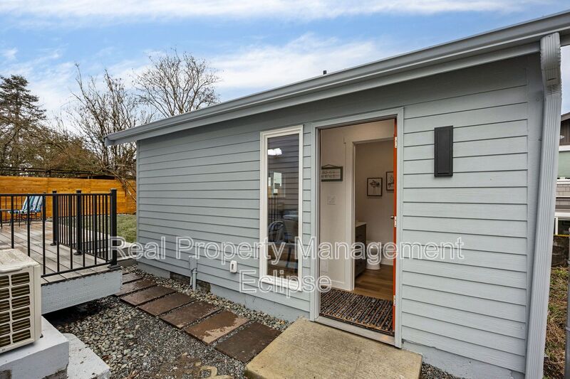 Seattle Condo: 742 N. 90th St.