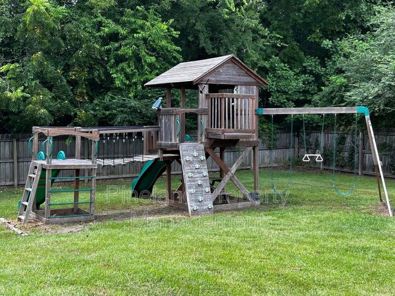 Raeford House: 164 Ladden Lane