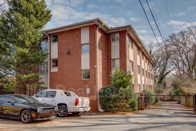 Atlanta Condo: 496 Holderness St