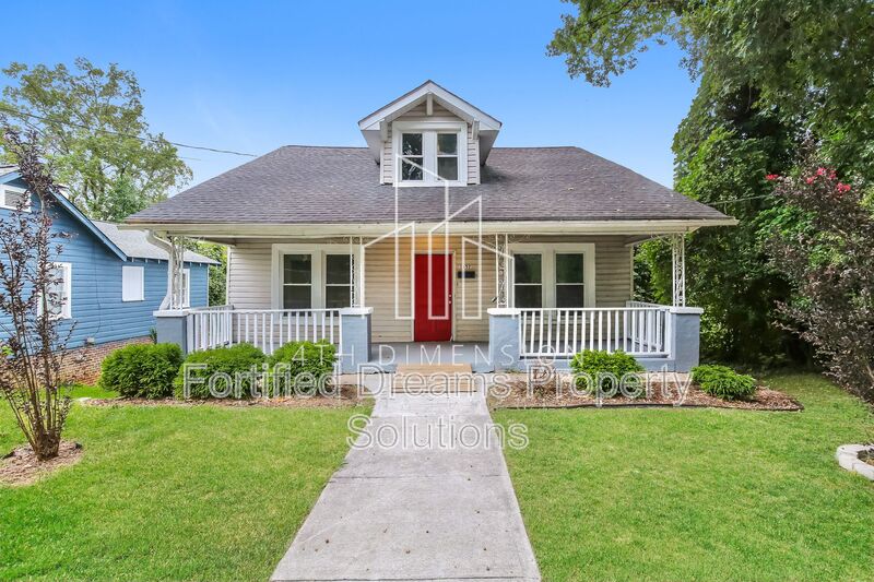 Winston-Salem House: 1652 North Cherry Street