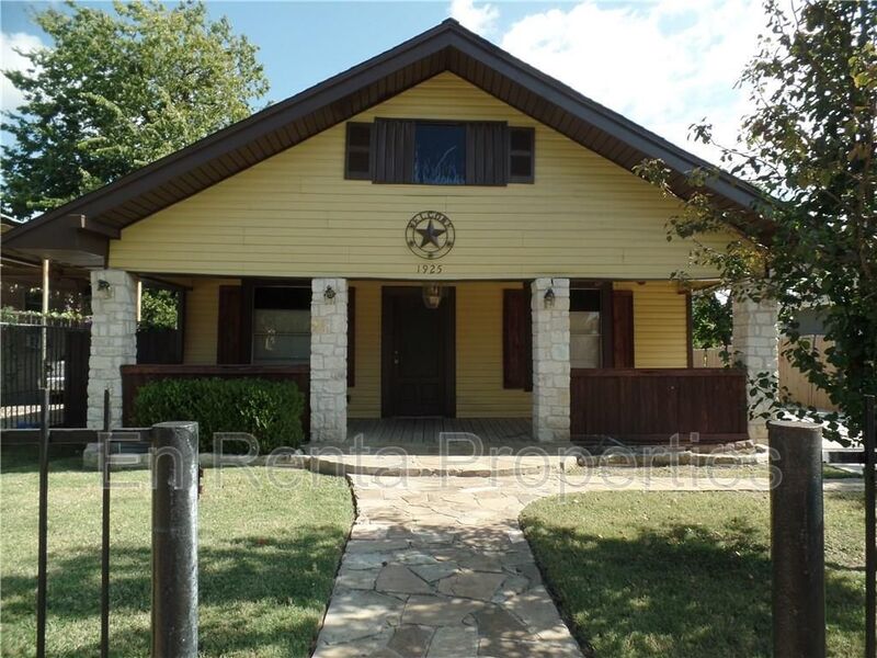 Fort Worth House: 1925 Saint Louis Ave.
