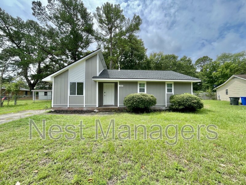 Fayetteville House: 6405 Lorell Court