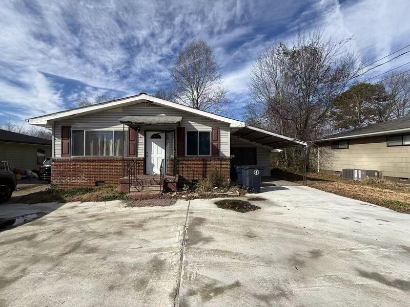 Chattanooga House: 1607 South Mack Smith Road