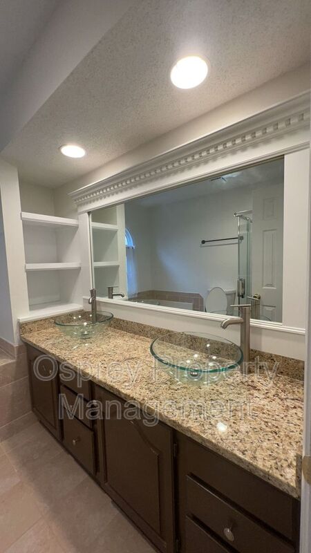 Spacious 4-Bedroom Home with Sunroom! - Photo 23
