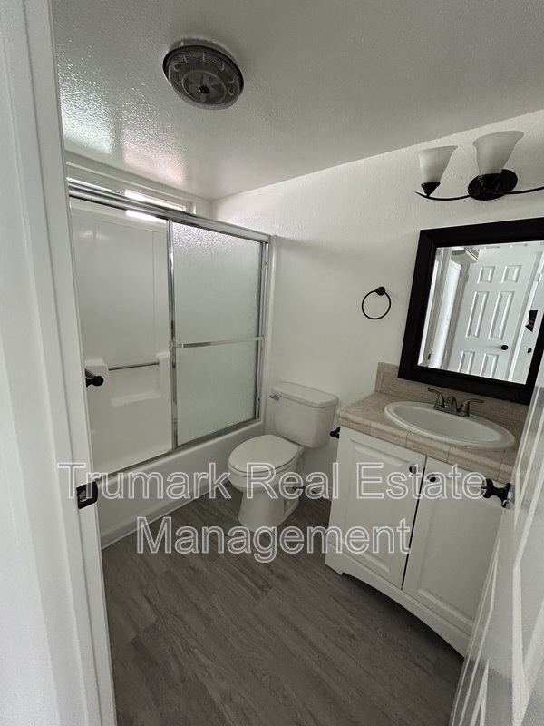 Glendale Condo: 1122 e elk ave.