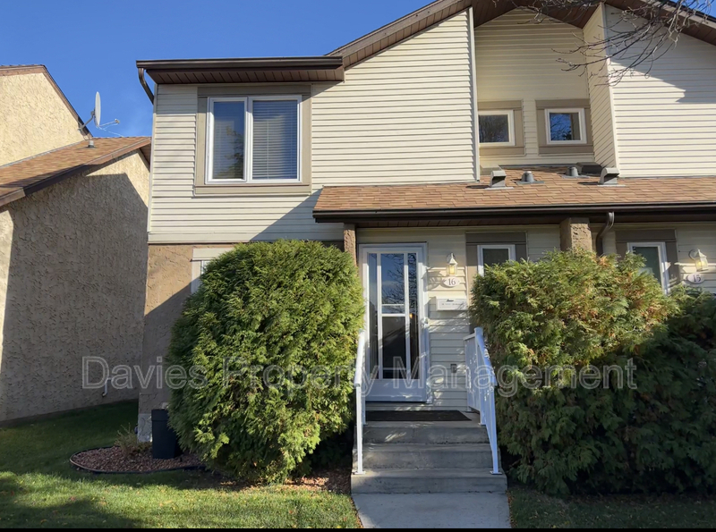 Edmonton Townhome: 11111 26 Avenue NW