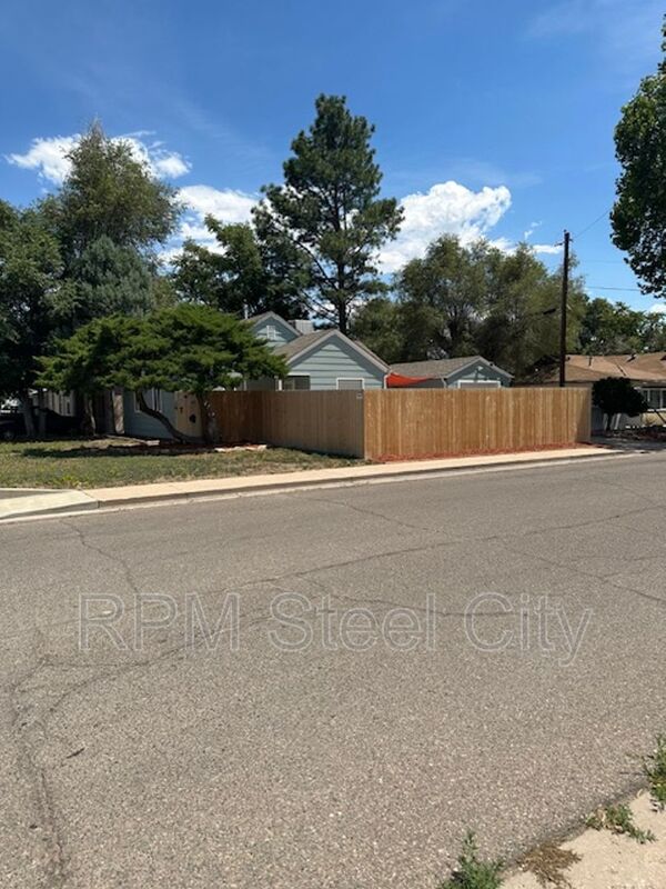 Pueblo House: 2410 St Clair Ave