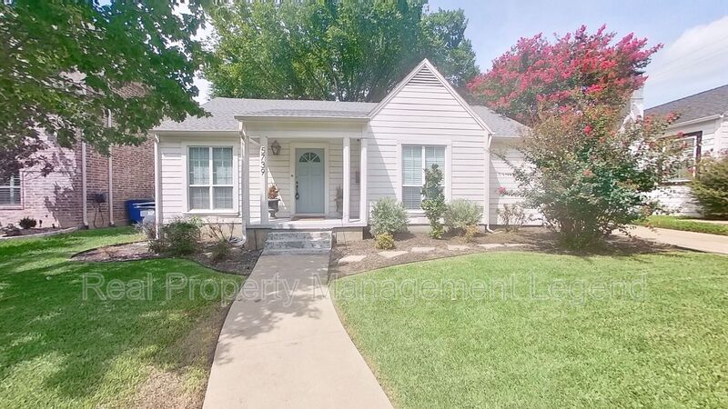Dallas House: 5739 Kenwood Ave