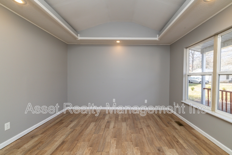 Knoxville House: 5601 Ludbury Lane