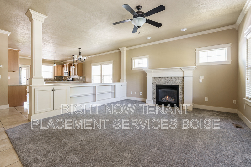 Eagle House: 994 E Winding Creek Dr