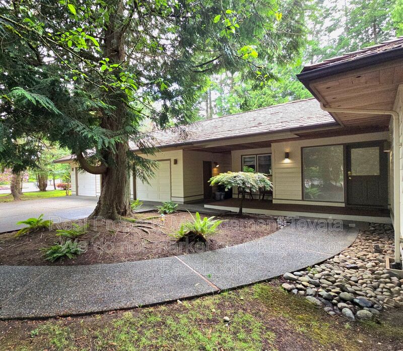 Blaine House: 8874 Bald Eagle Dr