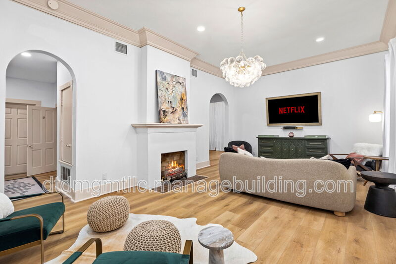 San Antonio Condo: 110 East Craig Place