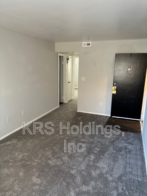 Richmond Condo: 1235 Nelson St