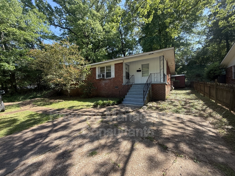 Florence House: 939 North Royal Avenue