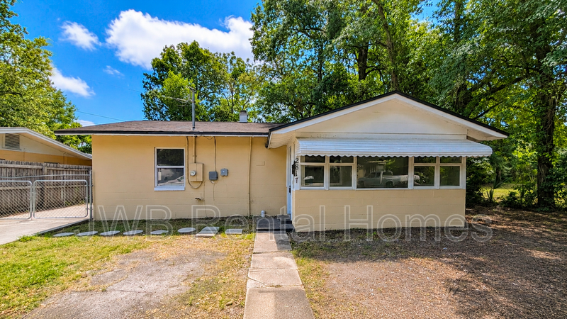 Jacksonville House: 2817 Mars Ave