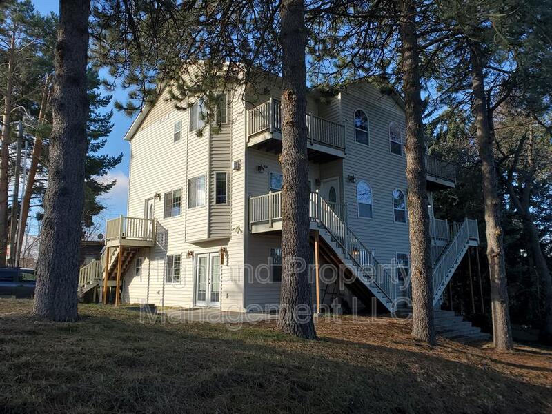 Pullman Condo: 1245 NE Williams Dr. (Upper)