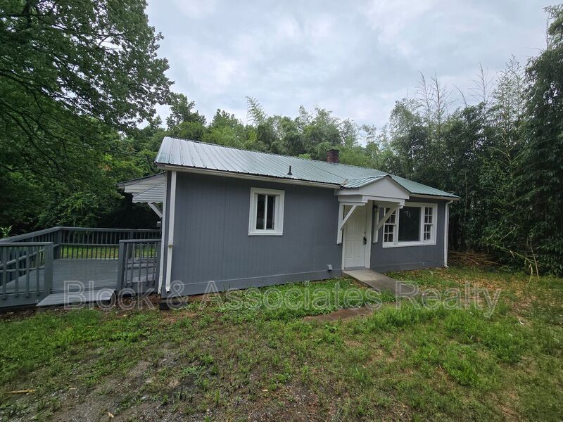 Archdale House: 117 Plummer Dr