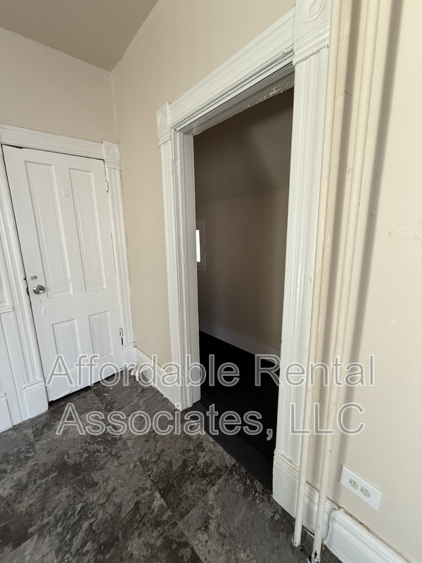 Milwaukee House: 1817A S 16th St