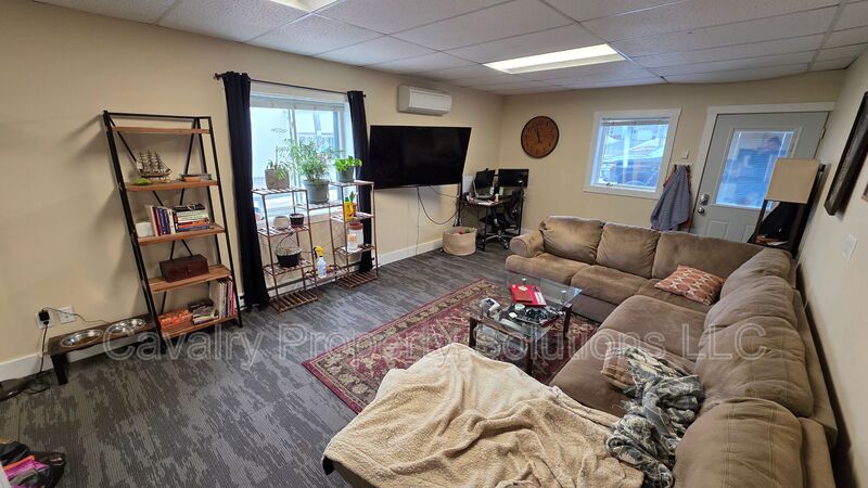 Duluth House: 3947 East Calvary Road - 5 (1st Floor Residential)