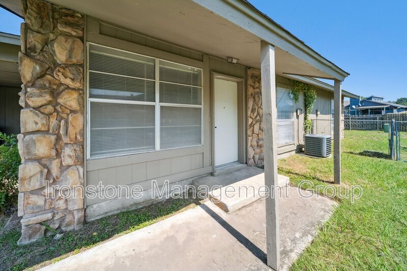 Owasso House: 8217 N 117th East Avenue