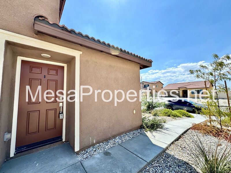 Adelanto Condo: 14173 Mustang Cir.