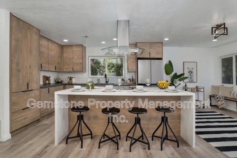 San Diego House: 5404 Maisel Way