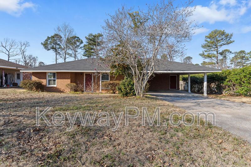 Evans House: 4431 Roxbury Drive