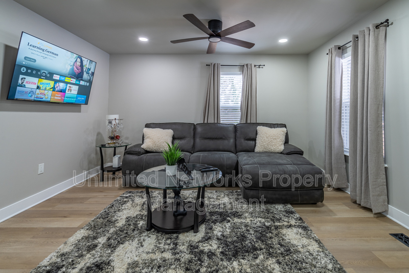 Atlanta House: 410 Saint Johns Avenue Southwest - 1