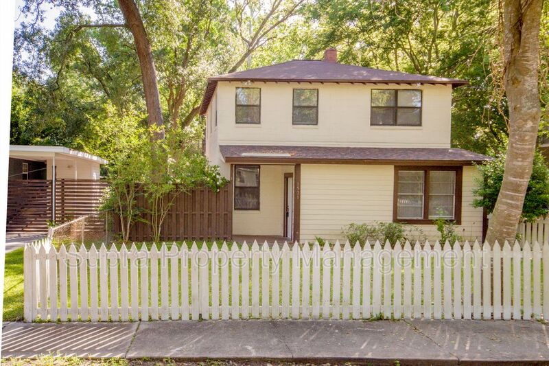 Jacksonville House: 1521 Yukon St