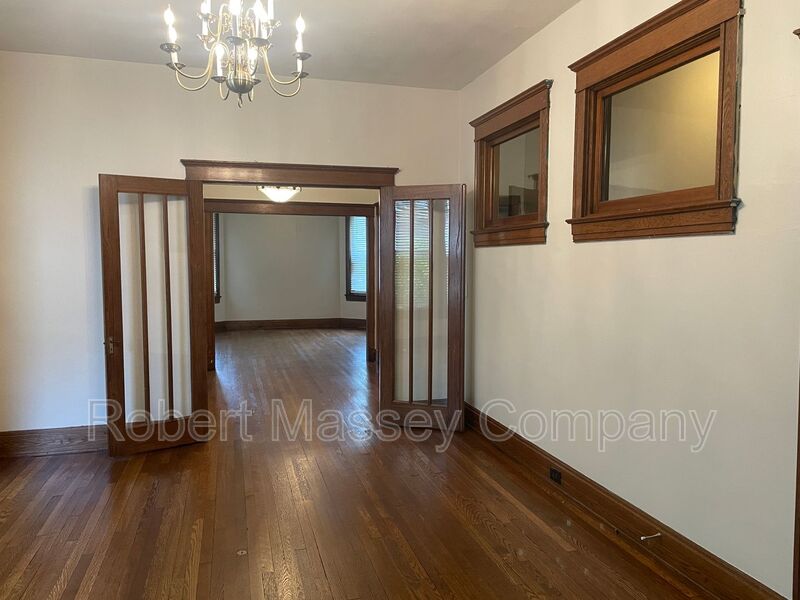 Request a Viewing for 2006 Cherokee Parkway, 2 Tenant Turner