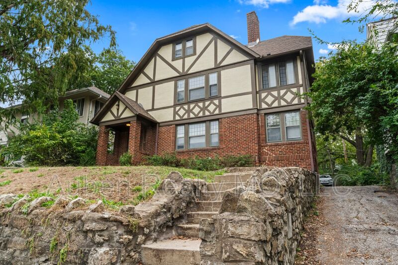 Kansas City Condo: 5341 Holmes St. 2F