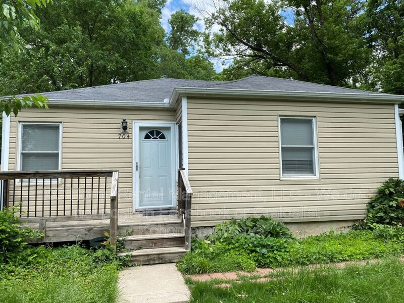 Kansas City House: 704 NE 45th Terrace