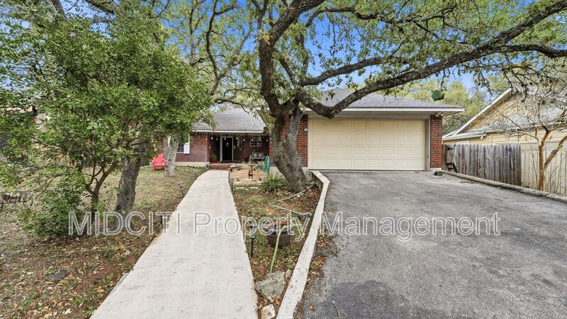 Wimberley House: 19 Pebblebrook Ln