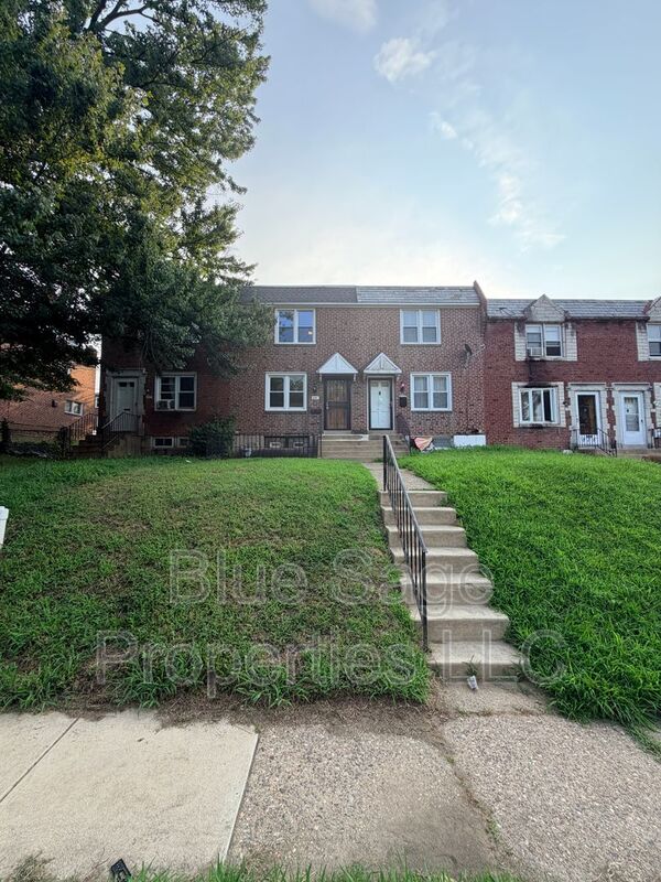 Darby Townhome: 531 S 4th St