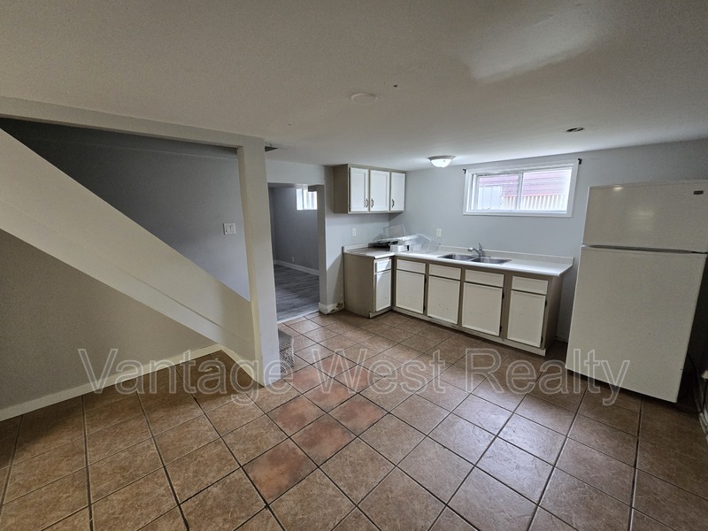 Kelowna House: 320-B Rutland Road South