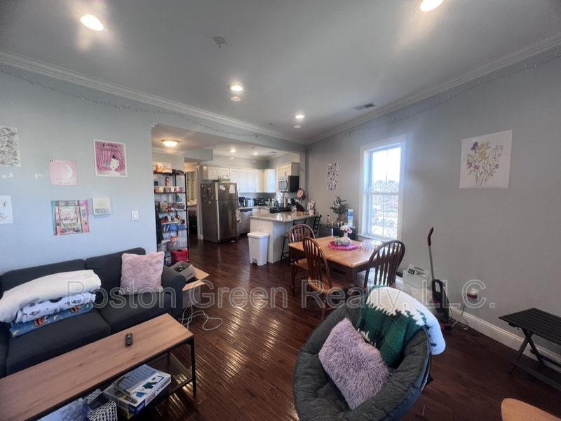 Roxbury House: 140 Marcella Street