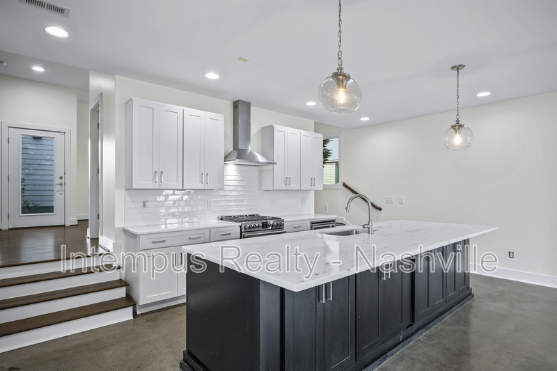 Nashville House: 962 9th Ave S