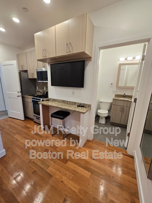 Chelsea Condo: 16 Fifth Street