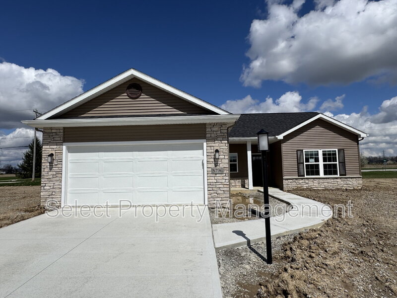 Fort Wayne House: 8796 Elmont Cove