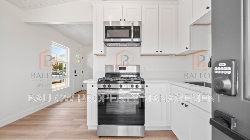 San Diego House: 4880-82 Cole Street