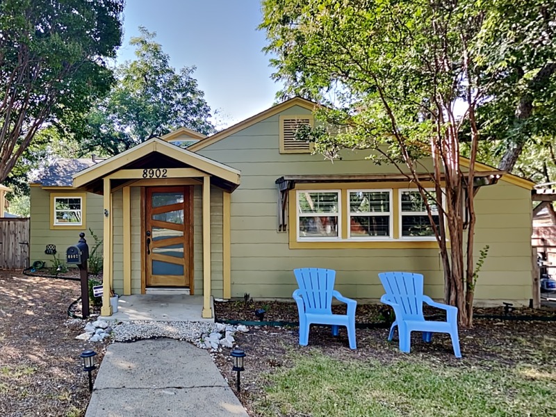 Dallas House: 8902 Redondo Dr