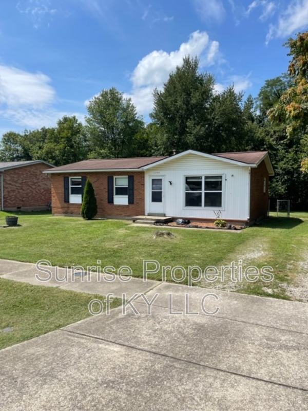 Louisville House: 6704 Rebecca Lane