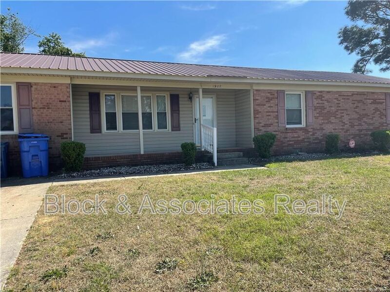 Fayetteville House: 1927 Shiloh Dr