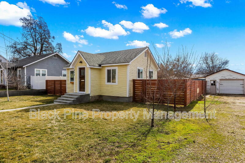 Nampa House: 331 Lone Star Road