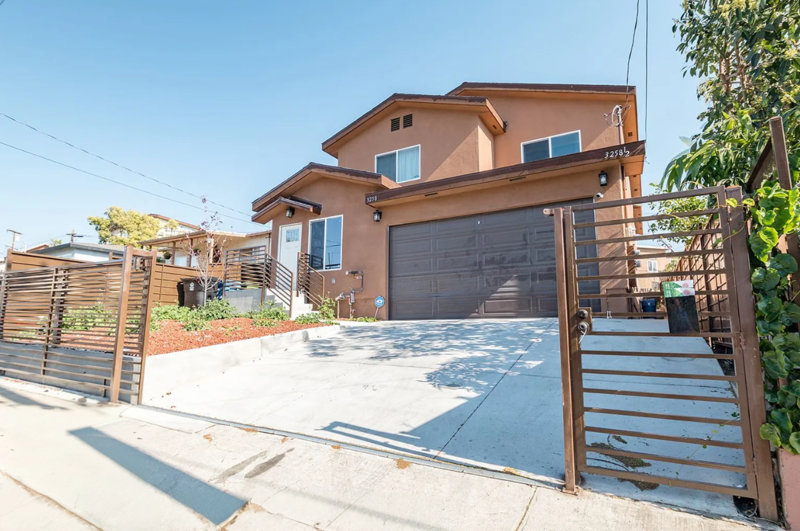 Los Angeles Condo: 3258 1/2 Dundas St. Los Angeles