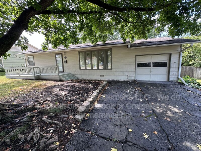 Mission House: 6134 Glenwood